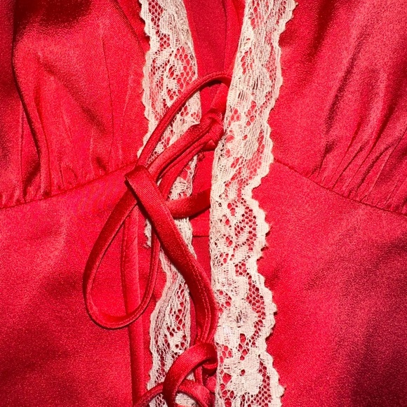 Elegant Red Satin Blouse with Lace Trim - Picture 2 of 3